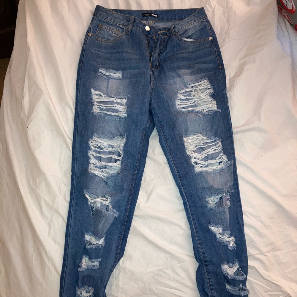Fashion Nova Ripped Mom Jeans
